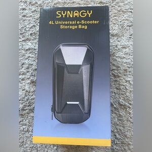 SYNAGY 4Liter Scooter Storage Bag with USB Charging Port/ brand new